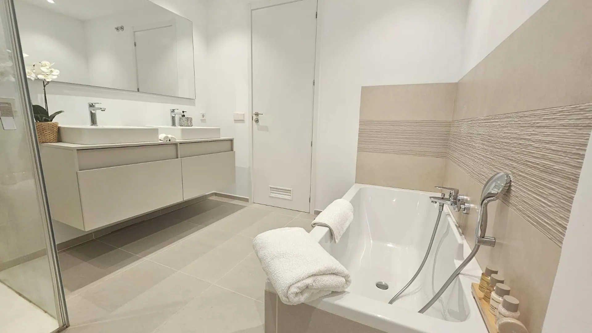 Crystal Luxury Holidays, El Palm Mar In Tenerife South 스페인